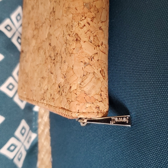Jewell by Thirty One Cork Wallet - Picture 4 of 10